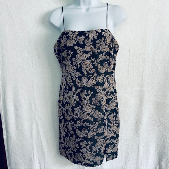 NWT Embroidered Bodycon Dress - Picture 7 of 7